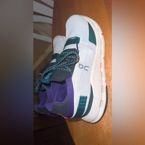 Like new On Cloudnova Sneaker 8.5 worn once